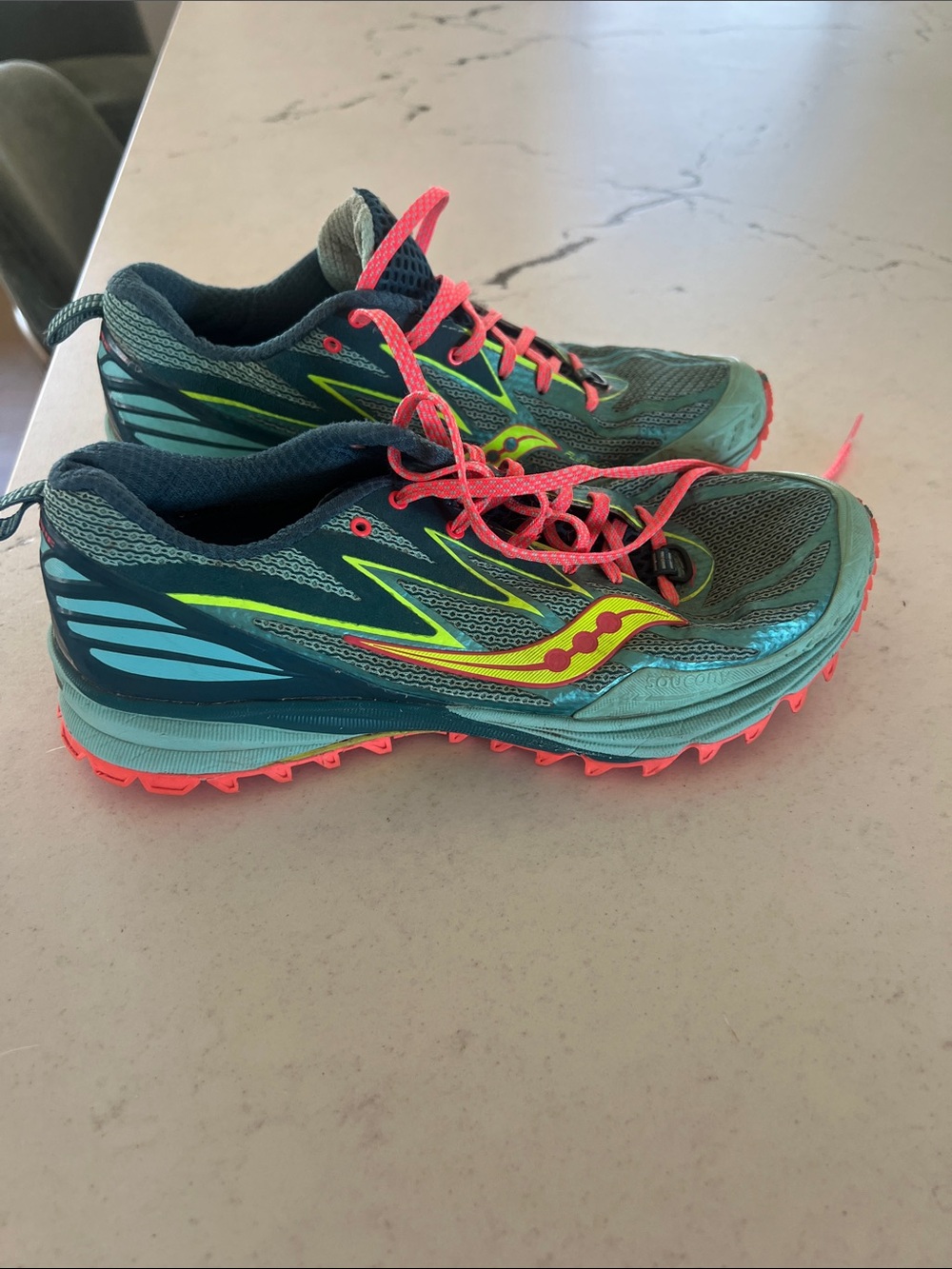 Saucony Peregrine size 8. Women's Trail Shoe Pink. Gorgeous!! Great condition.